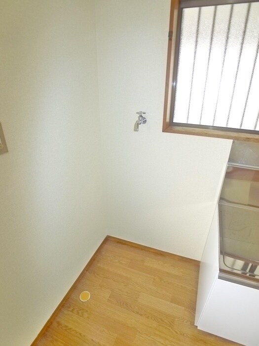 物件内観写真15　(洗濯機置場)