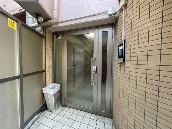 物件外観写真5　(エントランス部分)