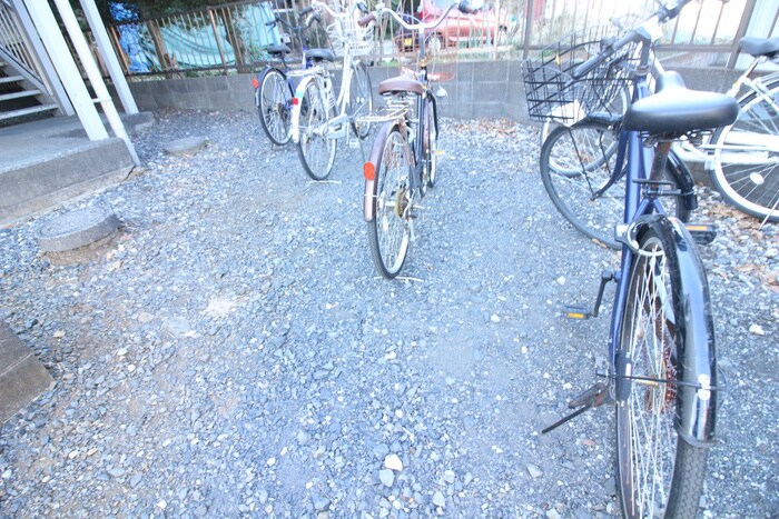 物件外観写真4　(駐輪場)