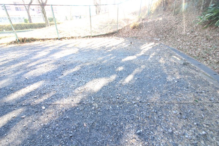 物件外観写真5　(駐車場)