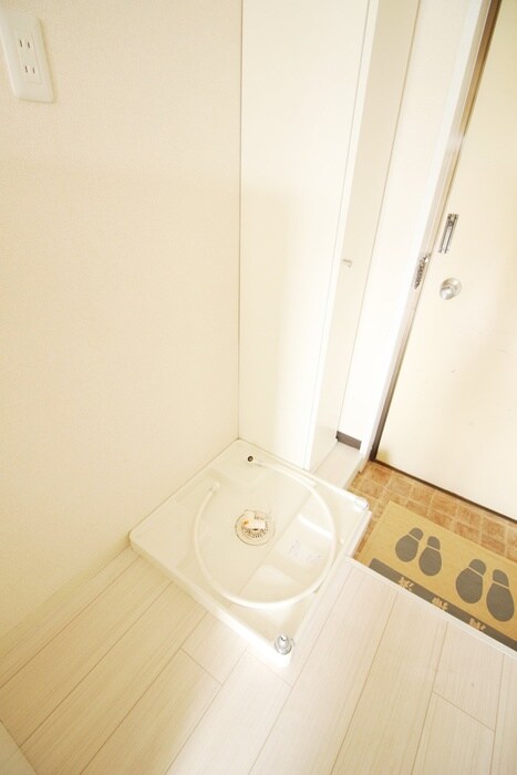 物件内観写真11　(洗濯機置場)