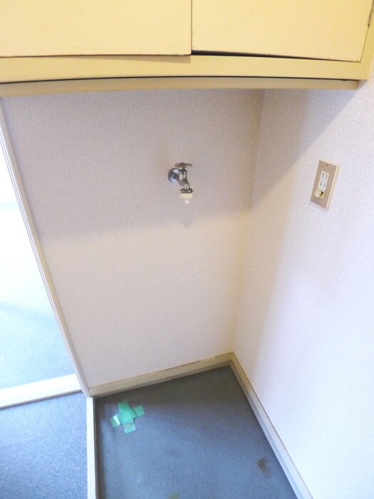 物件内観写真15　(洗濯機置場)