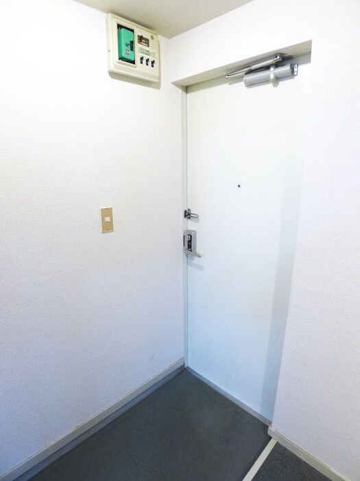 物件内観写真16　(玄関)