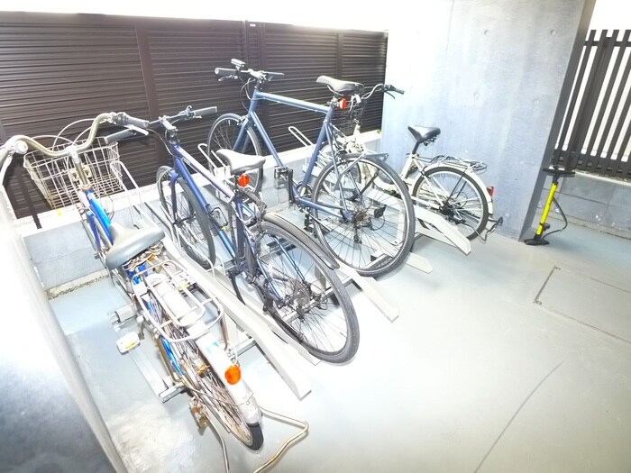 物件外観写真5　(駐輪場)
