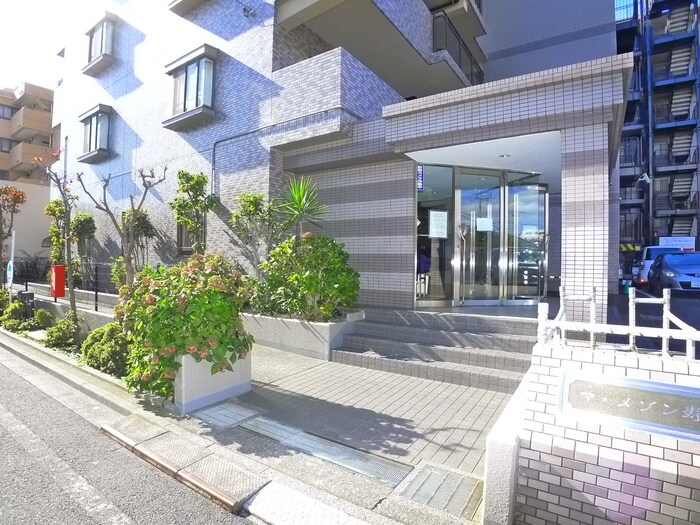 物件外観写真2　(エントランス部分)