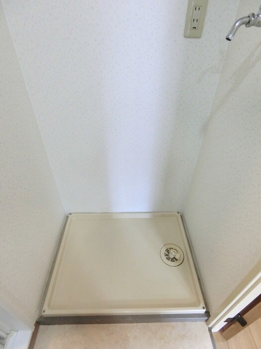 物件内観写真14　(洗濯機置場)