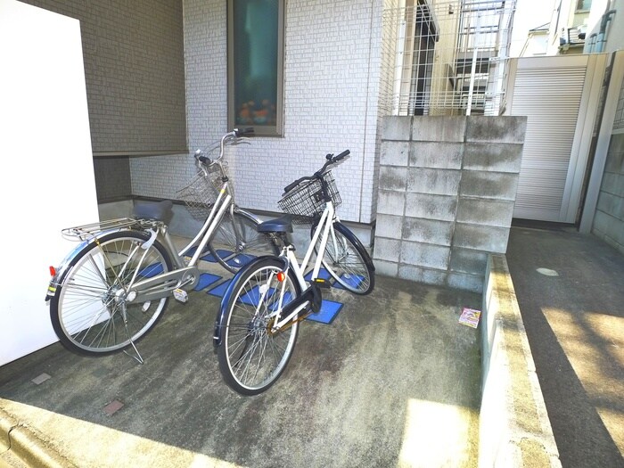 物件外観写真2　(駐輪場)