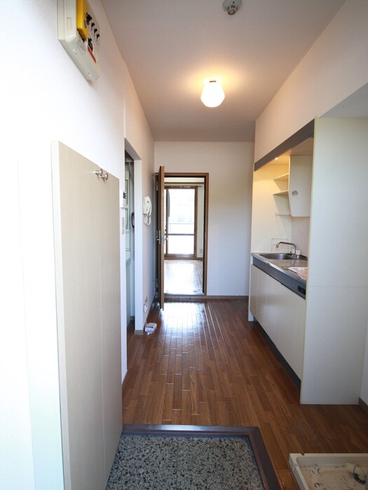 物件内観写真7　(玄関)