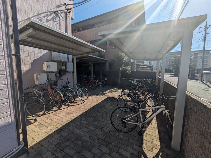 物件外観写真5　(駐輪場)