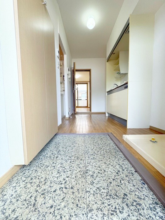 物件内観写真14　(玄関)