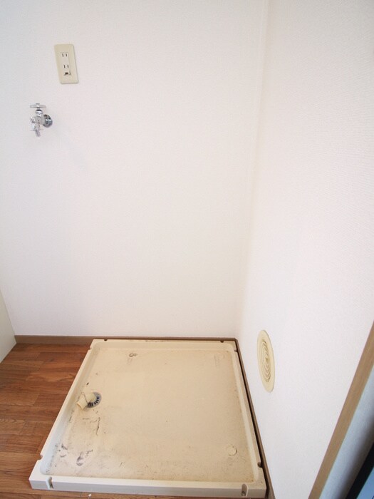 物件内観写真15　(洗濯機置場)