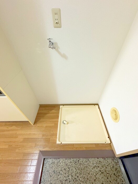 物件内観写真16　(洗濯機置場)