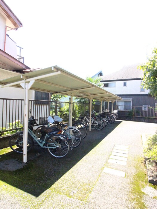 物件外観写真6　(駐輪場)