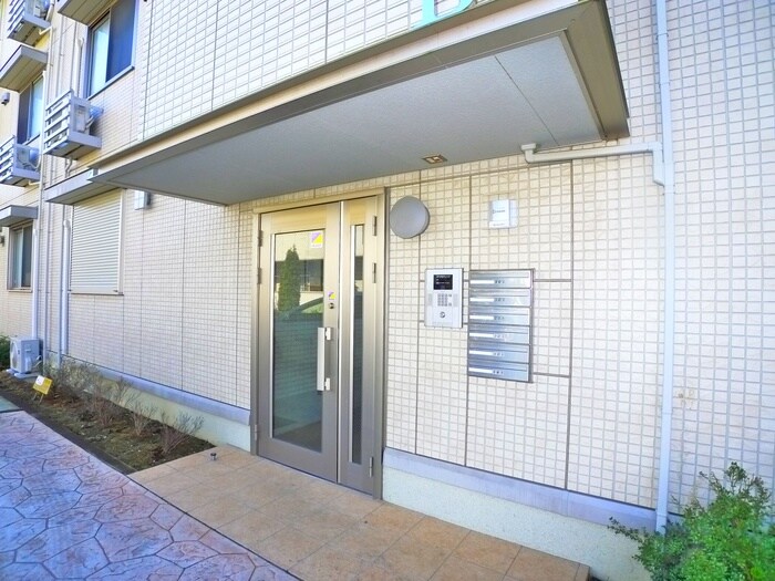 物件外観写真2　(エントランス部分)