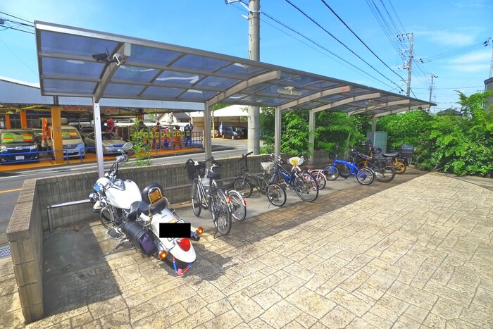 物件外観写真4　(駐輪場)