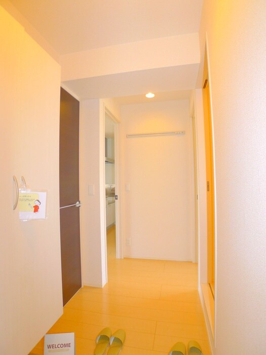 物件内観写真13　(玄関)