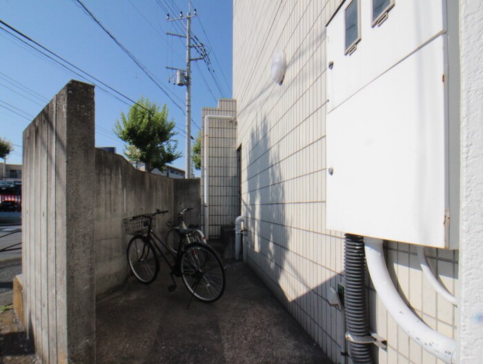 物件外観写真3　(駐輪場)