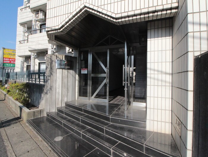 物件外観写真5　(エントランス部分)