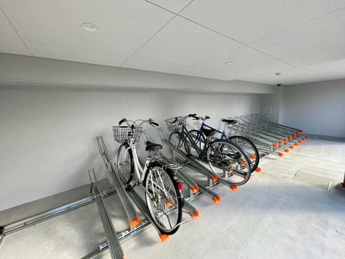 物件外観写真3　(駐輪場)