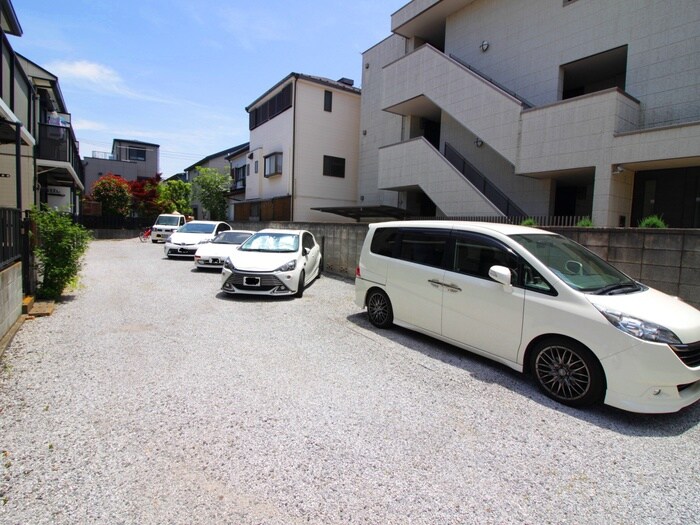 物件外観写真4　(駐車場)