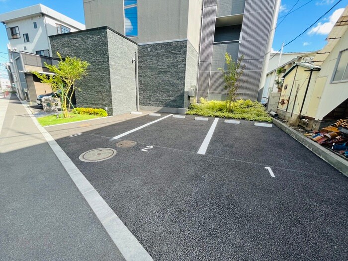 物件外観写真3　(駐車場)