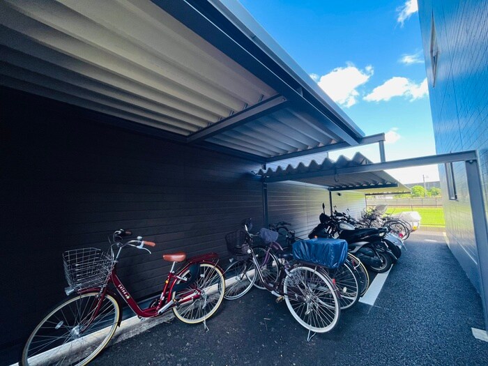 物件外観写真4　(駐輪場)