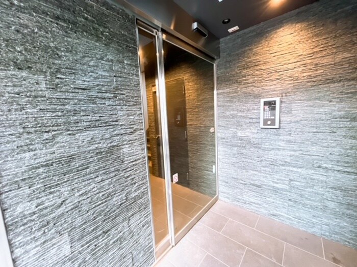 物件外観写真5　(エントランス部分)