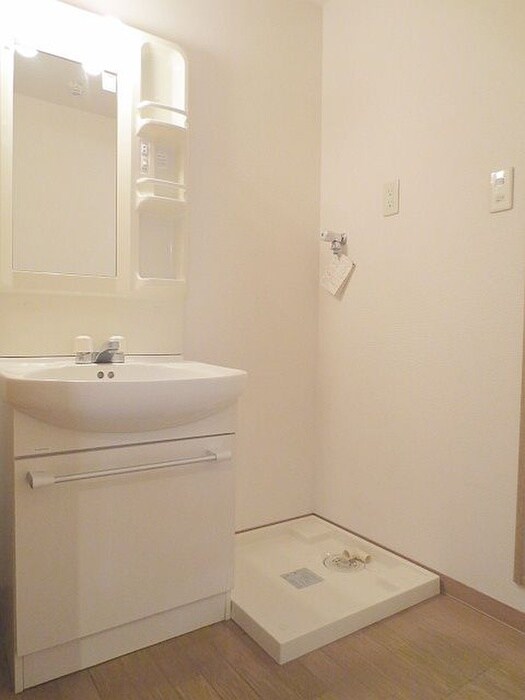 物件内観写真15　(洗濯機置場)