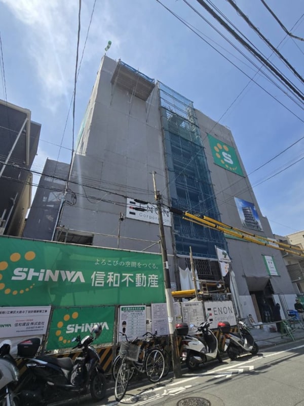 建築中