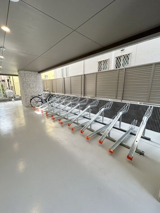 物件外観写真3　(駐輪場)