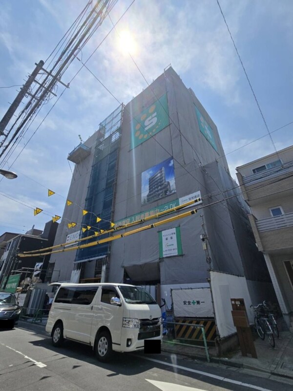 建築中
