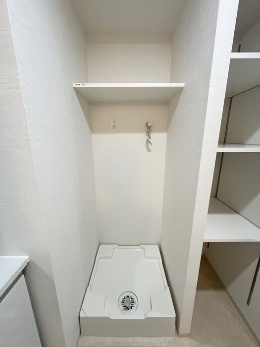 物件内観写真16　(洗濯機置場)