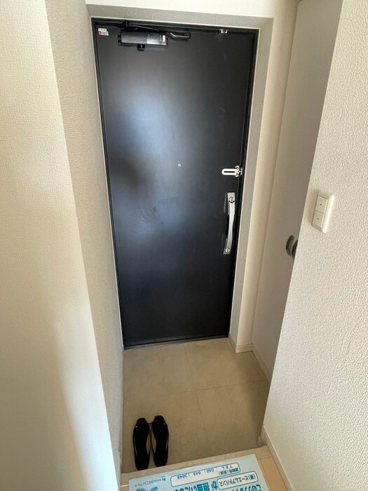 物件内観写真13　(玄関)