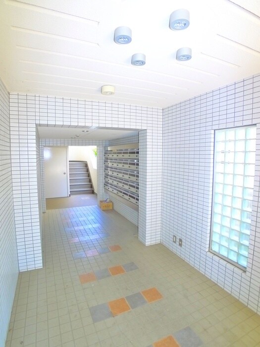 物件外観写真6　(エントランス部分)