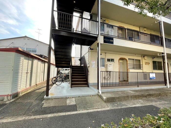 物件外観写真3　(エントランス部分)