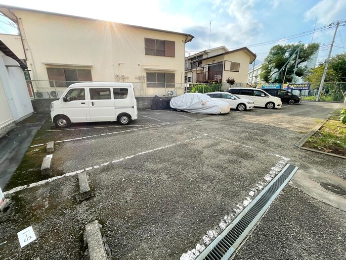 物件外観写真4　(駐車場)