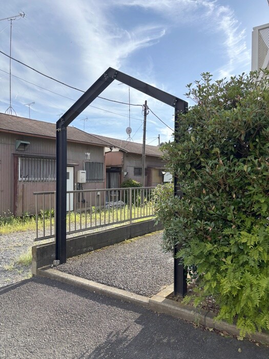 物件外観写真2　(エントランス部分)