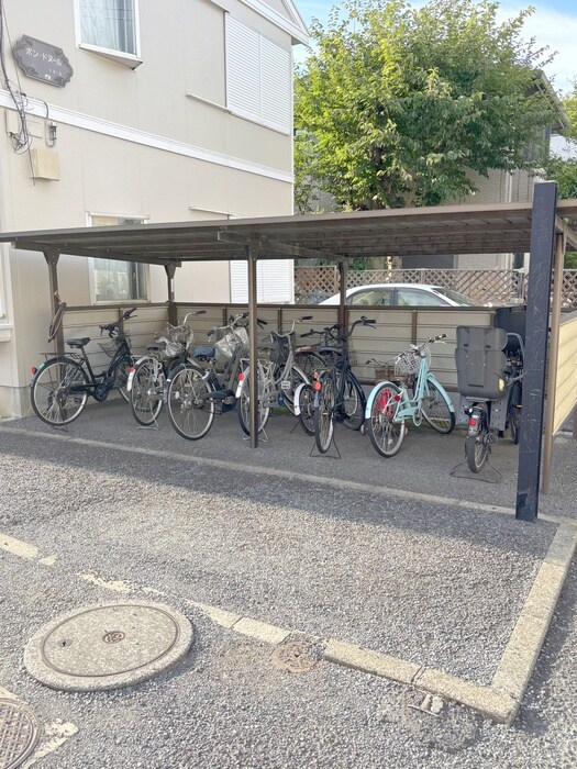 物件外観写真4　(駐車場)