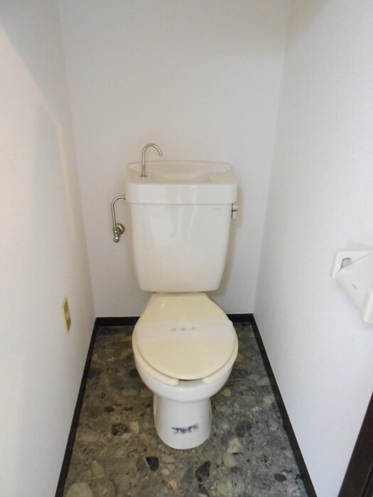 物件内観写真8　(トイレ)