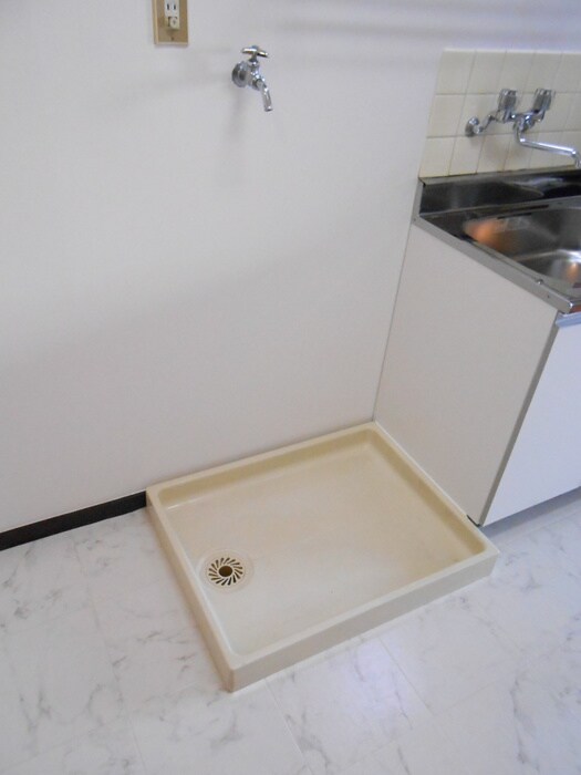 物件内観写真9　(洗濯機置場)