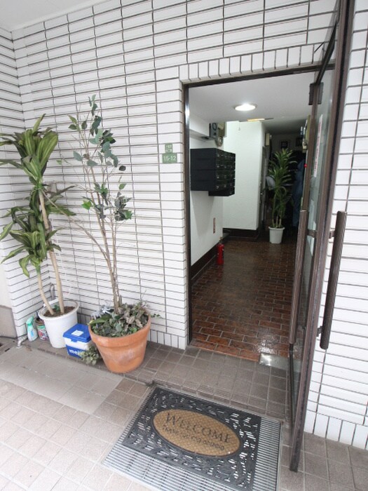 物件外観写真3　(エントランス部分)