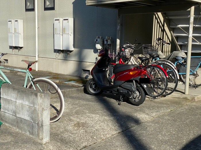 物件外観写真5　(駐輪場)