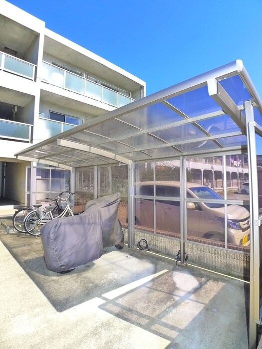 物件外観写真4　(駐輪場)