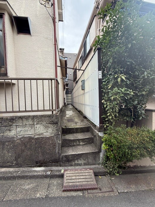 物件外観写真3　(エントランス部分)