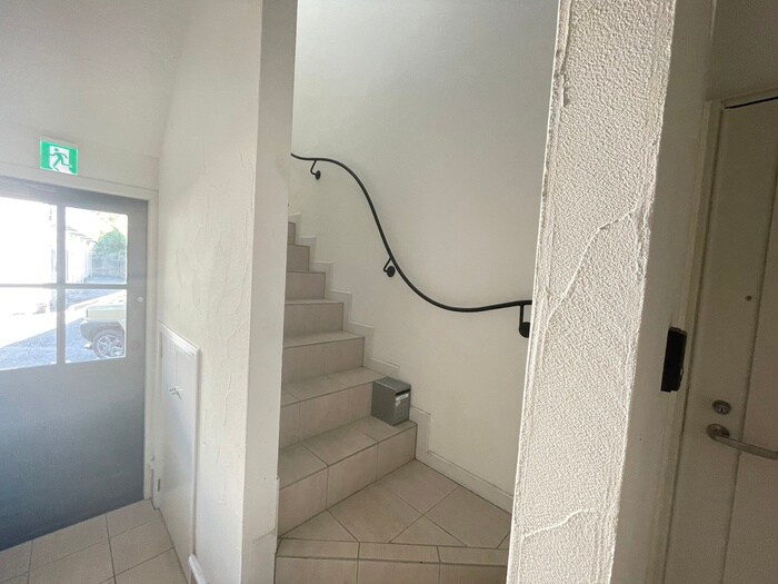 物件外観写真4　(エントランス部分)