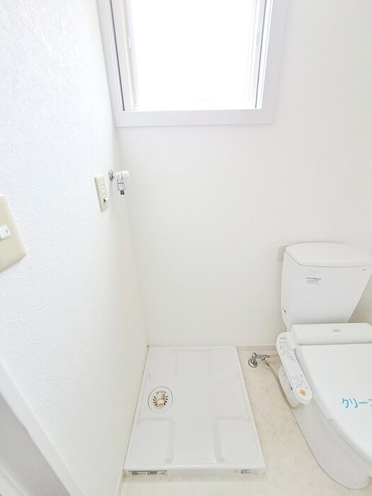 物件内観写真14　(洗濯機置場)