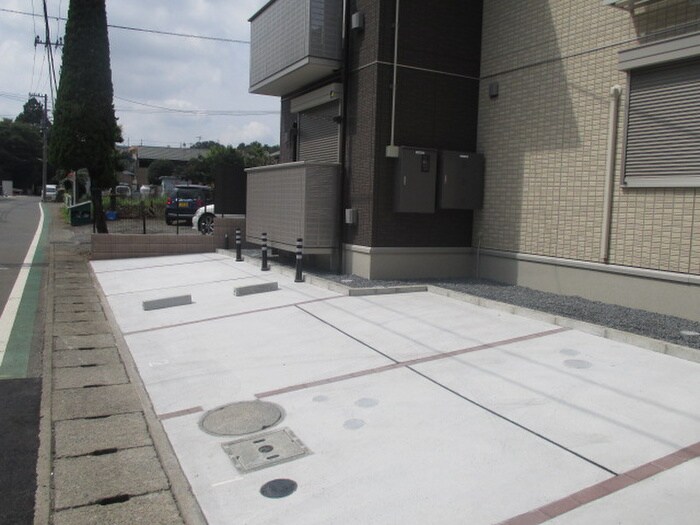 物件外観写真4　(駐車場)