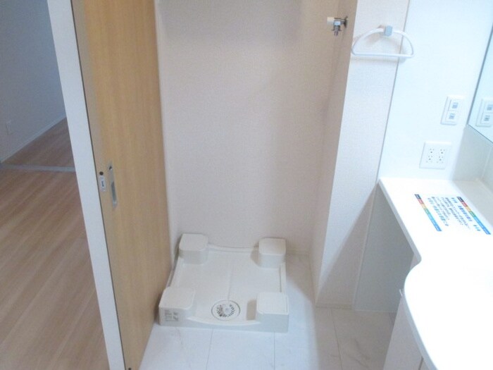 物件内観写真17　(洗濯機置場)