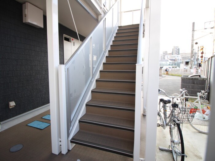 物件外観写真6　(エントランス部分)