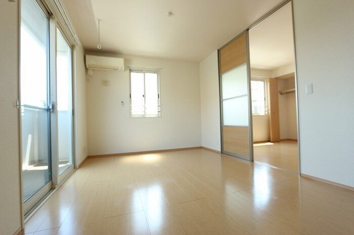 物件内観写真4　(居室)